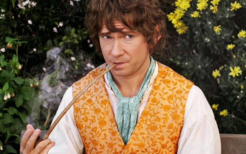 bilbo smoking