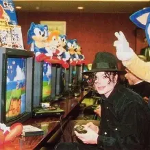 Michael Jackson playing sonice the hedgehog